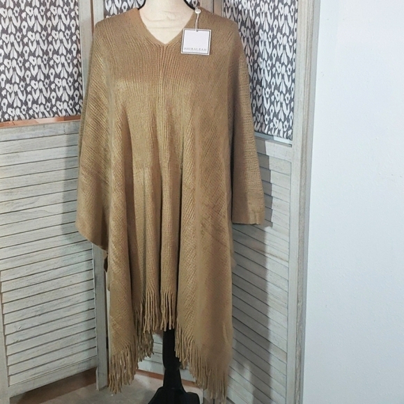 NWT Shiraleah Rowan Poncho Fringe Taupe/Camel Soft Lightweight - Picture 3 of 15